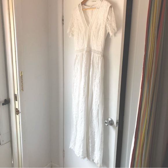 BDCOCO Deep V-Neck Floral Lace Maxi Dress - Picture 4 of 8